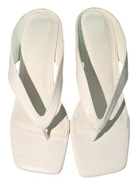 Minimal White Wedge Thong Sandals — Women’s Summer Slip-On